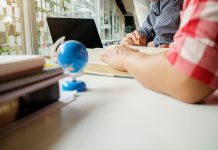 Busca por educação bilíngue cresce no Brasil