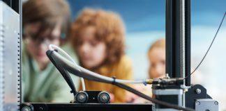 VIVA Inteligência Educacional fecha parceria com Creality