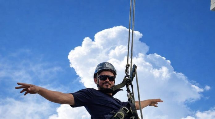 CEO participa de inspeções descendo em fachadas de prédios