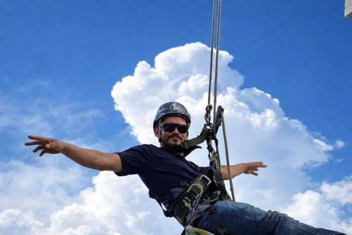 CEO participa de inspeções descendo em fachadas de prédios