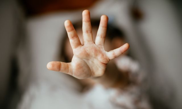 Botucatu: Menina de 11 anos pede para sair de casa após agressões e mulher é presa por violência contra filha e neta