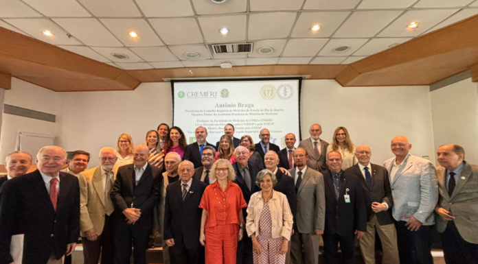 AMRJ admite novos acadêmicos em Assembleia Extraordinária