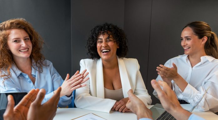 Mulheres impulsionam resultados e redesenham o mercado Mulheres impulsionam resultados e redesenham o mercado