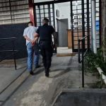 Homem é detido após agressões contra irmã durante intervenção para proteger mãe em Botucatu