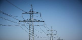 Setor elétrico busca equilibrar oferta solar e pico de carga