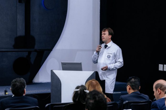 Cirurgia guiada reduz erros na instalação de implantes Cirurgia guiada reduz erros na instalação de implantes