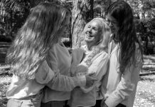 Praça em SP recebe exposição sobre vida urbana em família