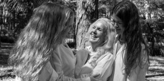 Praça em SP recebe exposição sobre vida urbana em família