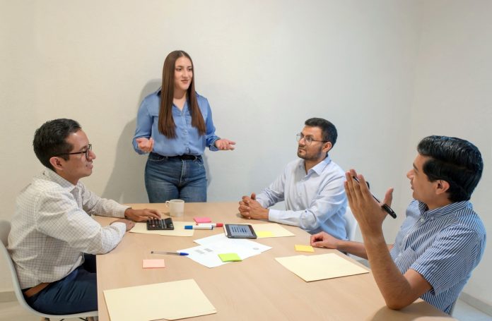 Escassez de talentos mantém pressão no mercado de trabalho Escassez de talentos mantém pressão no mercado de trabalho