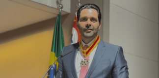 Empresário do setor automotivo é condecorado