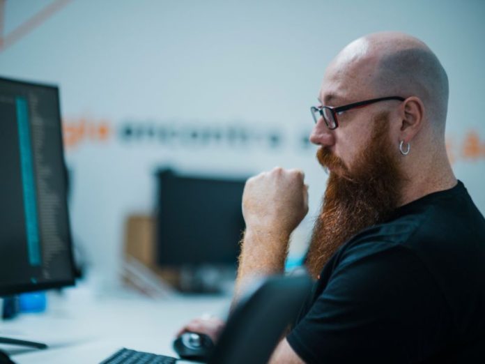 IA executa tarefas e reposiciona papéis em tecnologia