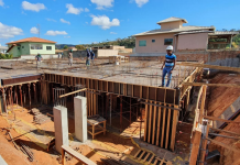 Especialista fala sobre juros altos, moradia e saneamento Especialista fala sobre juros altos, moradia e saneamento