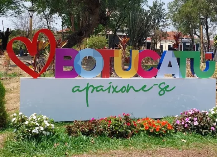 botucatu-letreiro-150426