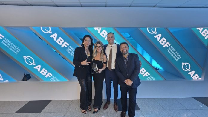 Blow Escova Inteligente recebe Selo de Excelência ABF Blow Escova Inteligente recebe Selo de Excelência ABF