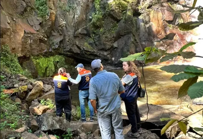 botucatu-defesa-civil-cascata-marta-140526