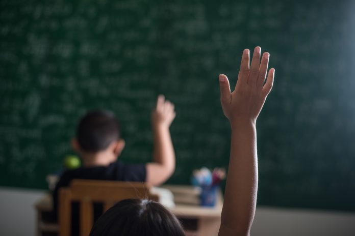 Saturação digital reduz atenção de jovens e gera alerta Saturação digital reduz atenção de jovens e gera alerta
