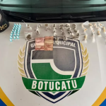 Adolescente de 16 anos é detido com 75 porções de drogas durante ação da GCM em Botucatu