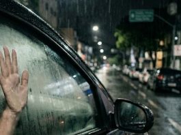 Mulher é socorrida após gritar por ajuda dentro de veículo em Botucatu