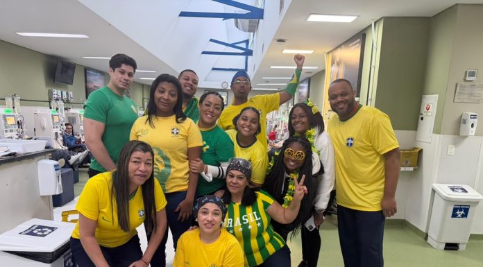 Pacientes renais torcem pro Brasil enquanto fazem tratamento Pacientes renais torcem pro Brasil enquanto fazem tratamento