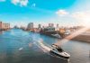 Agência oferece passeios de barco para turistas em Miami