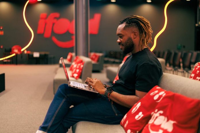 Na era da IA, iFood valoriza trabalho humano com educação Na era da IA, iFood valoriza trabalho humano com educação
