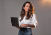 Nathália Carvalho lança sistema de marketing médico Nathália Carvalho lança sistema de marketing médico
