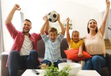 Cartão de TODOS populariza álbum de figurinhas da Copa