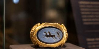 Caminhoneiro encontra anel romano raro com mais de 1.700 anos