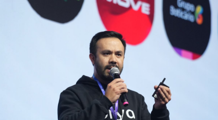 Orya lança nova era de tradução de palestras com IA Orya lança nova era de tradução de palestras com IA