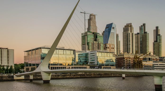 eComex leva gestão de comex em nuvem e IA à Argentina