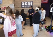 Brasileiros lideram expansão do açaí na Flórida Brasileiros lideram expansão do açaí na Flórida