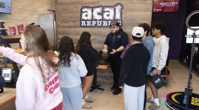 Brasileiros lideram expansão do açaí na Flórida