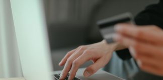 Empréstimo online exige atenção para evitar golpes