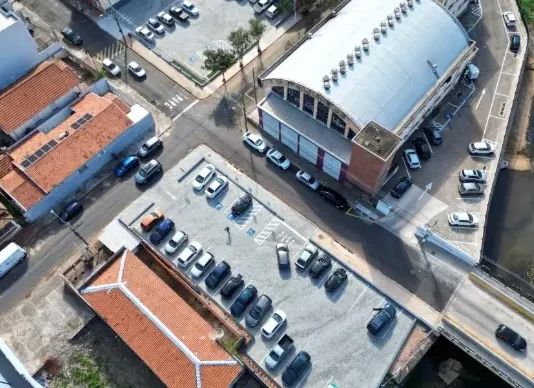 Botucatu: Bolsão do Mercadão passa a ter estacionamento pago a partir de segunda-feira (15)