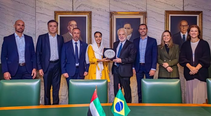 FGV e universidade dos Emirados firmam acordo de cooperação