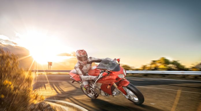 ABS 10 para motos reforça avanço da segurança no trânsito ABS 10 para motos reforça avanço da segurança no trânsito