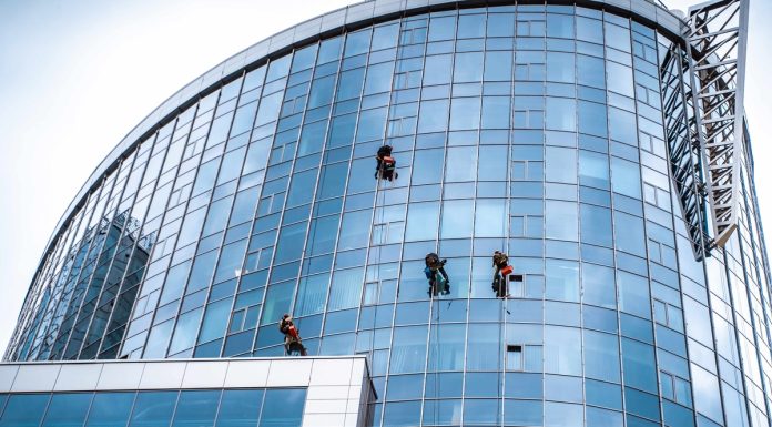 Vidro ultrafino de 1 mm avança na construção civil