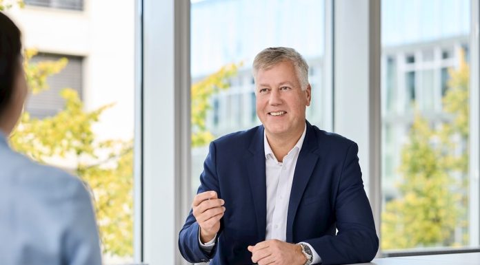 ABB registra 28% de aumento nos pedidos no 2T26 ABB registra 28% de aumento nos pedidos no 2T26