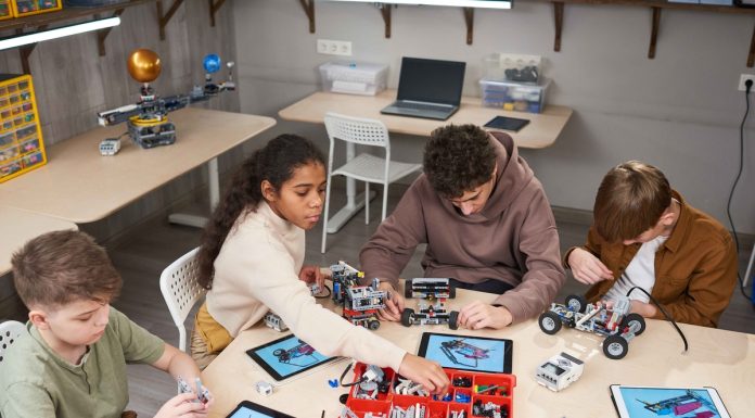 VIVA auxilia escolas no uso de tecnologia educacional VIVA auxilia escolas no uso de tecnologia educacional