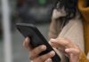 Por que os brasileiros estão adiando a compra de smartphones