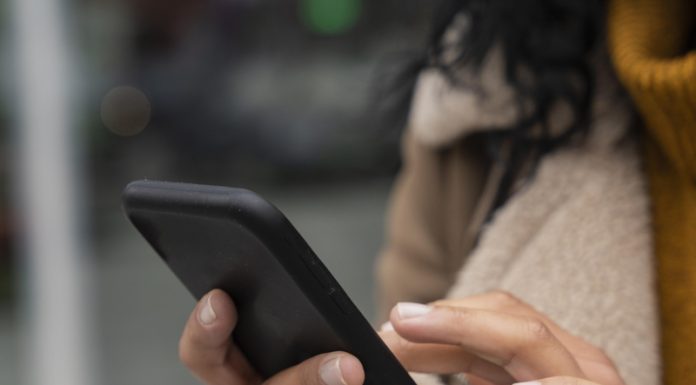 Por que os brasileiros estão adiando a compra de smartphones Por que os brasileiros estão adiando a compra de smartphones