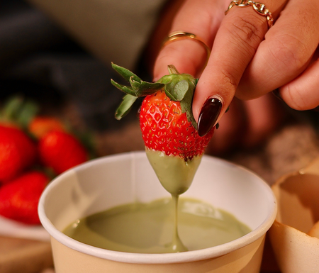 Frio e chuva aumentam procura por chocolate quente e fondue