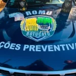 Jovem e adolescente são detidos com cocaína e crack após tentativa de fuga em Botucatu