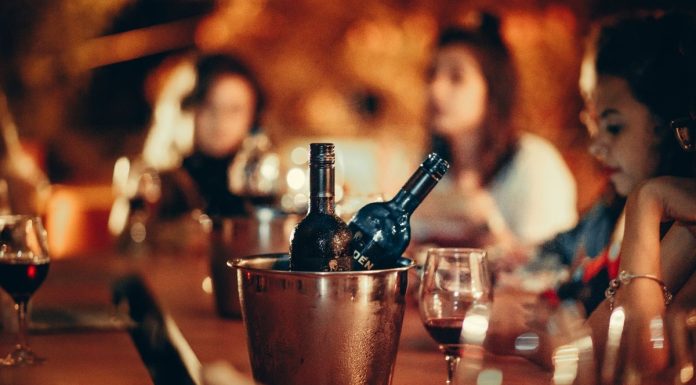 Inverno eleva demanda por vinhos e impulsiona vendas em bares Inverno eleva demanda por vinhos e impulsiona vendas em bares