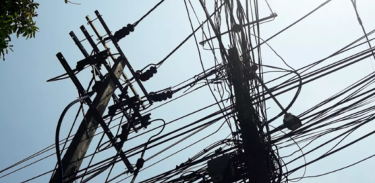 Ligação clandestina de energia em comércio termina com funcionário preso em Botucatu