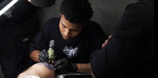 Brasileiro transforma realismo e memória em arte na pele