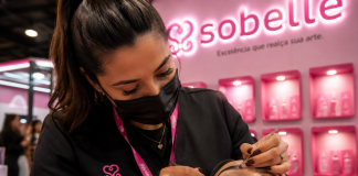 Sobelle se destaca no mercado de extensão de cílios