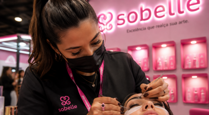 Sobelle se destaca no mercado de extensão de cílios