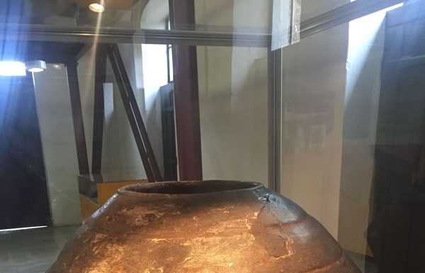 Urna indígena é achada no Cemitério Quarta Parada