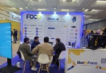 Robô-concierge com IA da Foco é destaque no Encatho 2026 Robô-concierge com IA da Foco é destaque no Encatho 2026